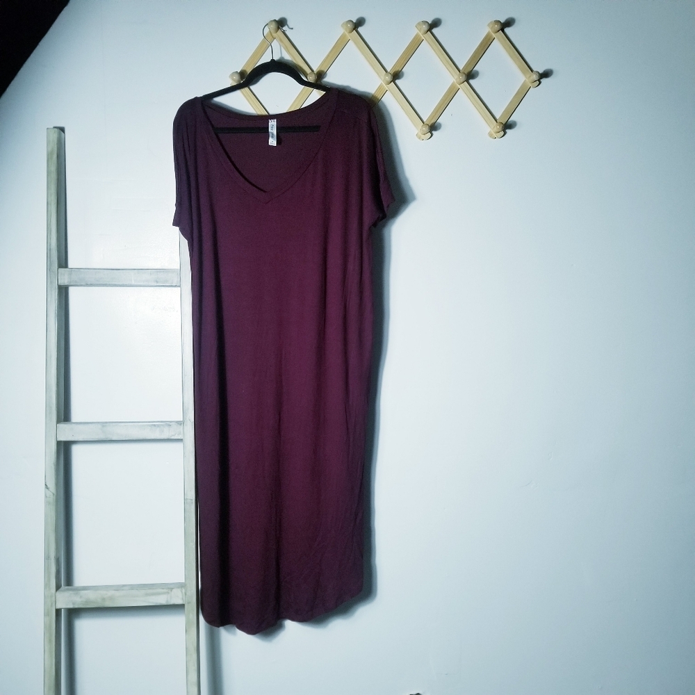 NWOT ZENANA OUTFITTERS WOMEN'S BURGUNDY V-NECK SHIRT DRESS SIZE MEDIUM